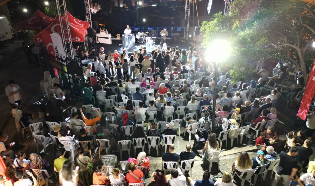 İzmit Belediyesinin düzenlediği 3. Uluslararası Kapanca Festivali’nin üçüncü günü konserler