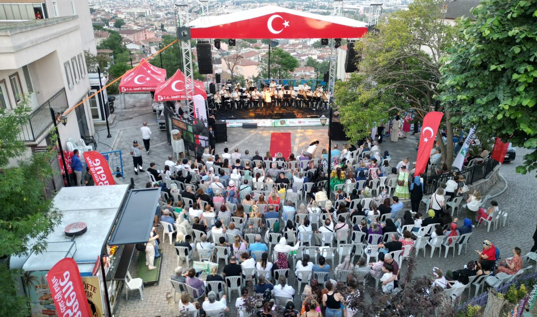 Kapanca Sokak Festivali’nin ilk gününde sahne alan Bursa Büyükşehir Belediyesi