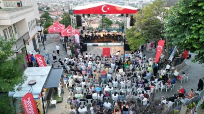 Kapanca Sokak Festivali’nin ilk gününde sahne alan Bursa Büyükşehir Belediyesi