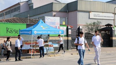 Kartepe Belediyesi Yükseköğretim Kurumları Sınavı (YKS) maratonunda, geleceğe adım atan
