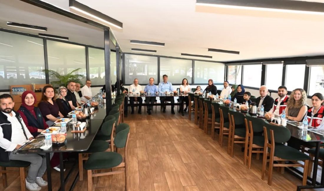 Babalar Günü dolayısıyla Kartepe Belediyesi tarafından düzenlenen anlamlı programda, şehit