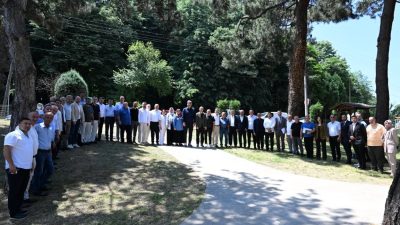 Kartepe Belediye Başkanı Av. M. Mustafa Kocaman, mahalle muhtarlarıyla bir