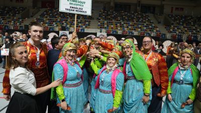 Kocaeli Büyükşehir Belediyesi’nin ev sahipliğini üstlendiği “Engelsiz Adımlar Türkiye Halk