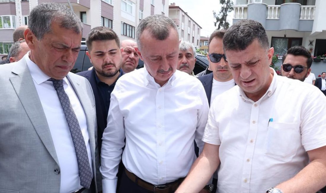 Kocaeli Büyükşehir Belediye Başkanı Tahir Büyükakın, Karamürsel 4 Temmuz Mahallesi’ndeki