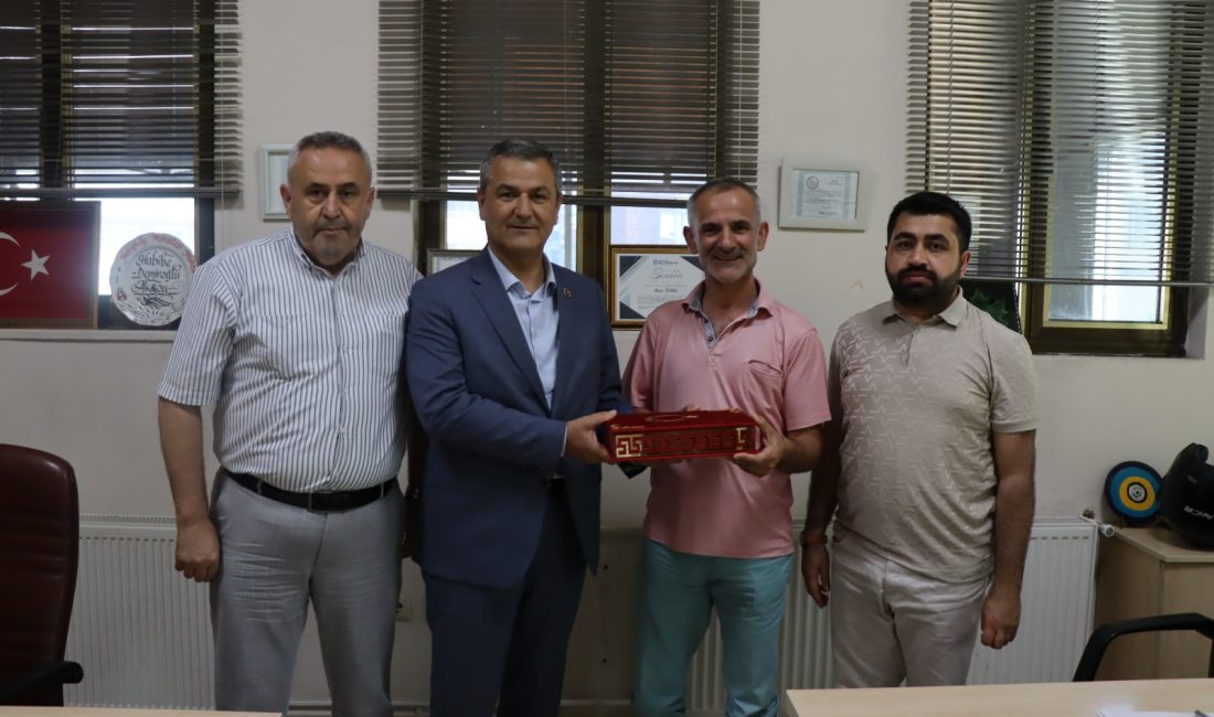 İzmit Belediyesi Başkan Yardımcısı Lütfü Obuz ile Muhtarlık İşleri Müdürü