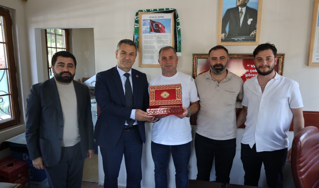 İzmit Belediyesi Başkan Yardımcısı Lütfü Obuz ile Muhtarlık İşleri Müdürü