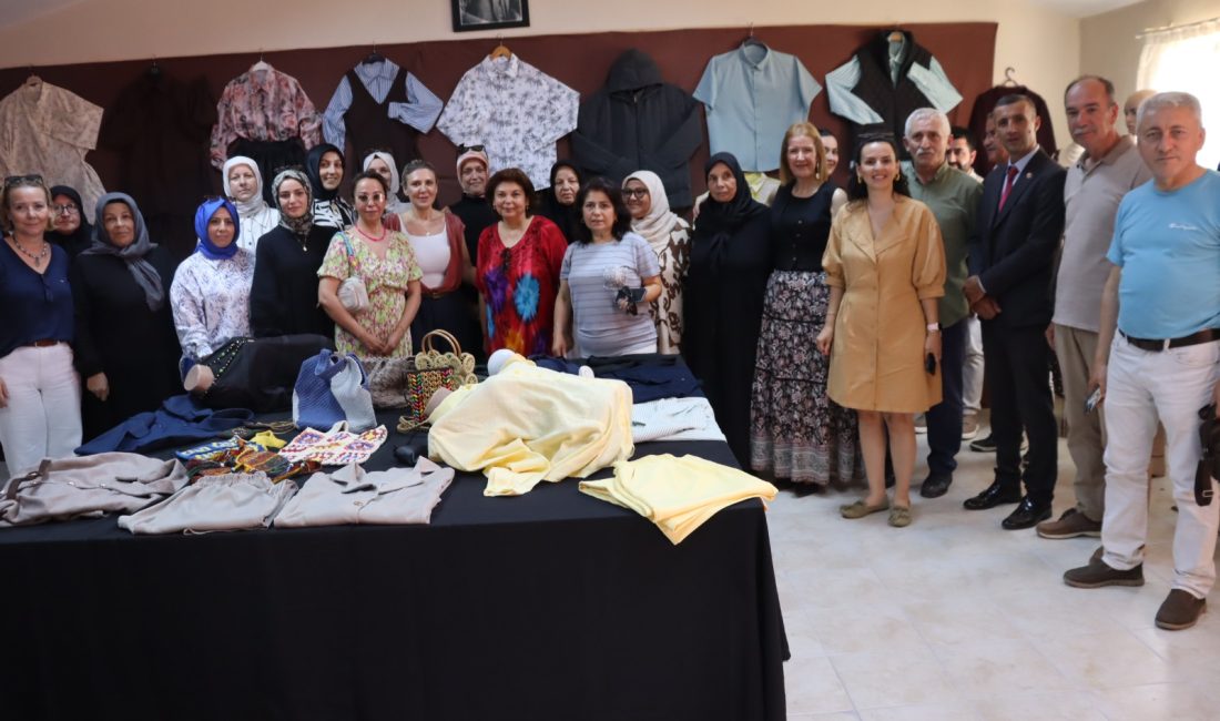 İZMEK’in Sapakpınar Mahallesi yıl sonu sergisinde kursiyerlerin yıl boyunca hazırladığı