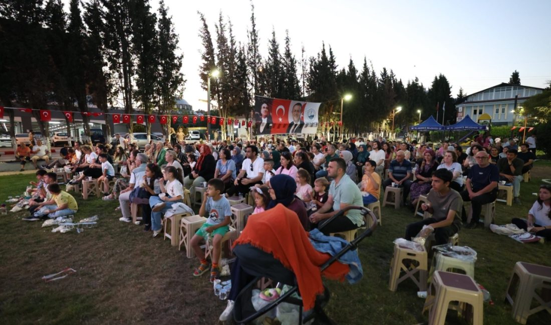 Derince Belediyesi'nin düzenlediği Yaz Sinema Günleri başladı. Etkinliklerin ilk durağı