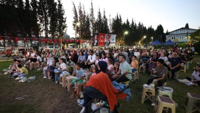 Derince Belediyesi'nin düzenlediği Yaz Sinema Günleri başladı. Etkinliklerin ilk durağı
