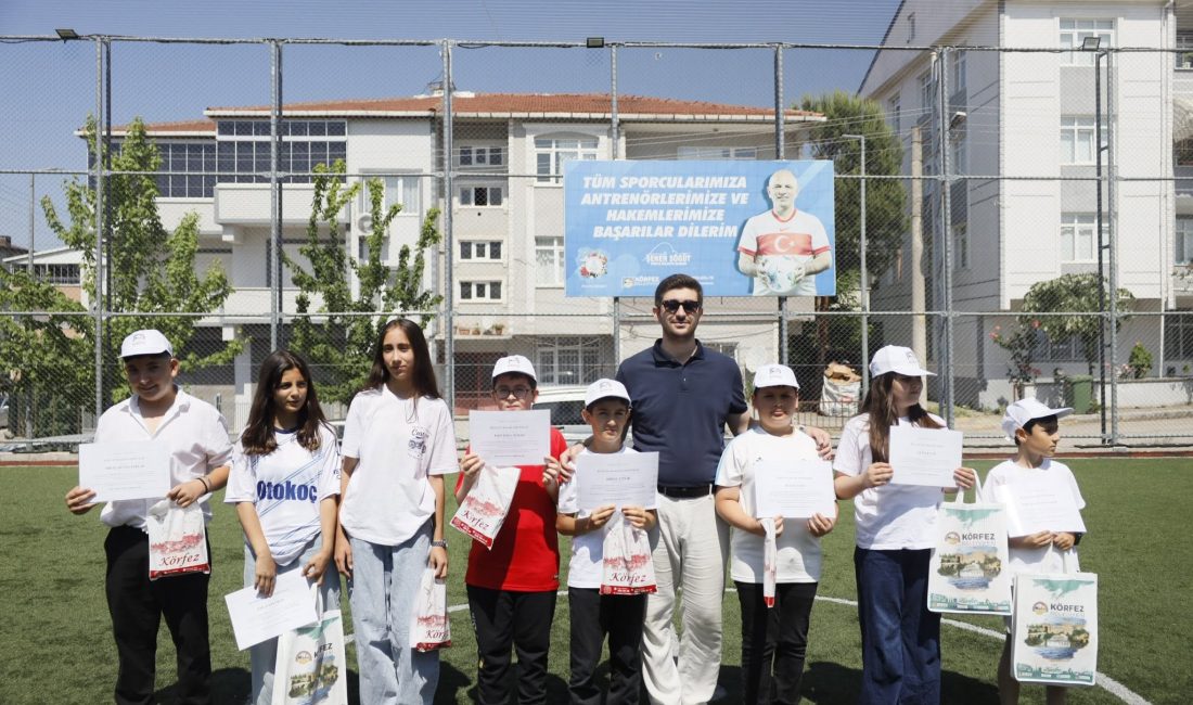 Körfez Belediyesi Şehit Eren Bülbül Bilgi Evi’nde eğitim alan öğrenciler,