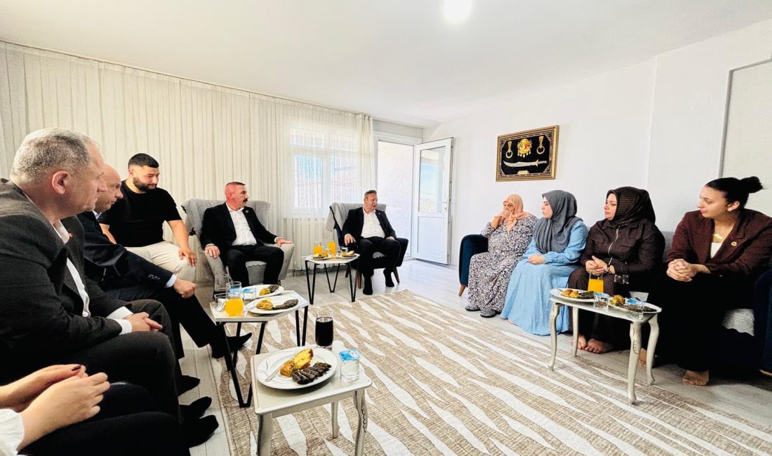 MHP Kocaeli İl Başkanı Enes Emengen, talihsiz otobüs yangınında dumandan