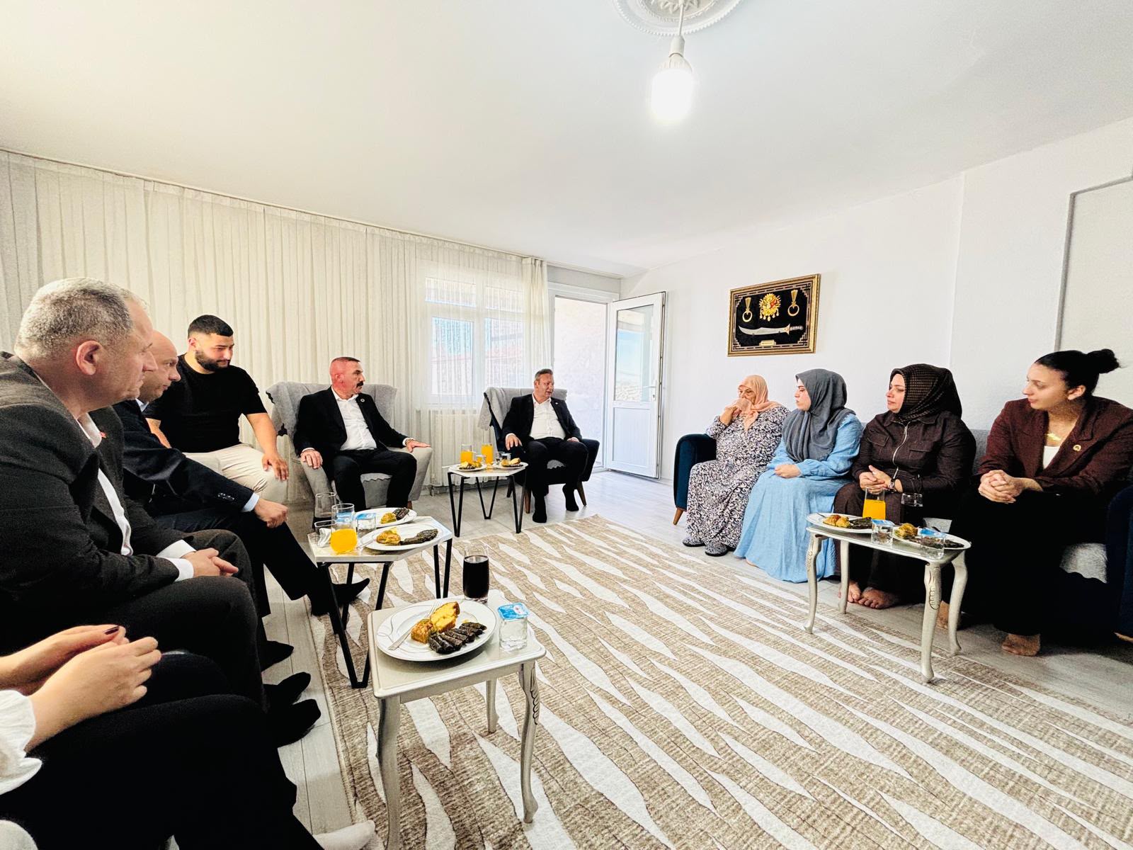 MHP Kocaeli İl Başkanı Enes Emengen, talihsiz otobüs yangınında dumandan