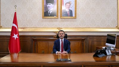 Vali İlhami Aktaş, Babalar Günü dolayısıyla yayımladığı mesajda tüm babaların