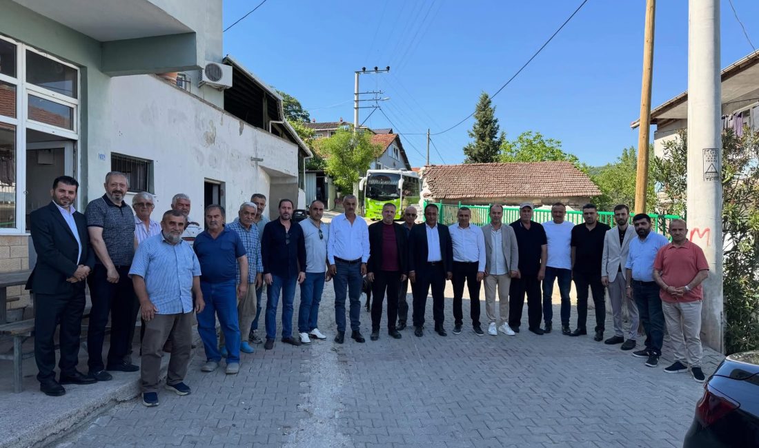 AK Parti İzmit İlçe Başkanı Halil Güngör Dokuzlar, Fethiye Caddesi'ndeki