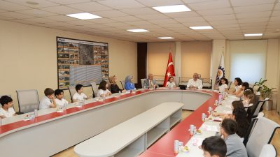50.Yıl Chrysler İlköğretim Okulu 3-B ve 3-D sınıfı öğrencileri, Yerel