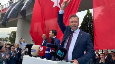 MHP Kocaeli İl Başkanı Enes Emengen, devir teslim töreninin ardından