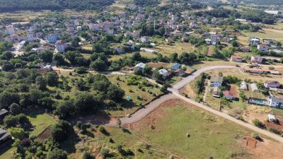 Gebze Belediyesi, ilçe genelinde sürdürdüğü yol yapım ve üstyapı çalışmalarıyla