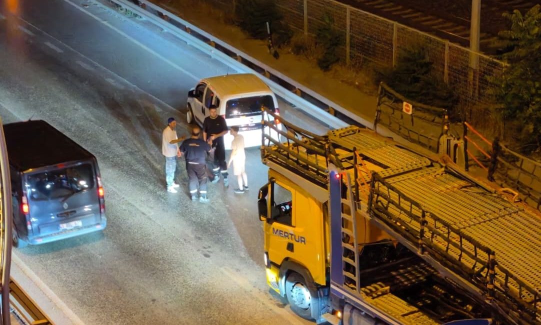 Kocaeli İzmit D-100 kara yolu Fuar Köprüsü altında, Sakarya istikametinde