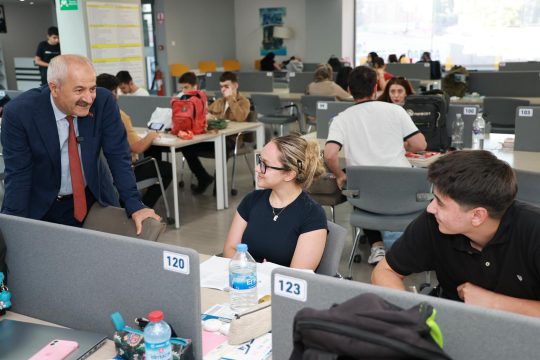 Gebze Belediye Başkanı Zinnur Büyükgöz, Yükseköğretim Kurumları Sınavı (YKS) öncesinde