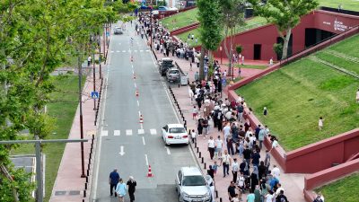 Kocaeli’de Körfez Aqua Kıtalar Akvaryumu, açılışın ilk iki saatinde yaklaşık