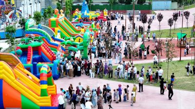 Kocaeli Büyükşehir Belediyesi tarafından çocuklara karne hediyesi olarak düzenlenen Karneval