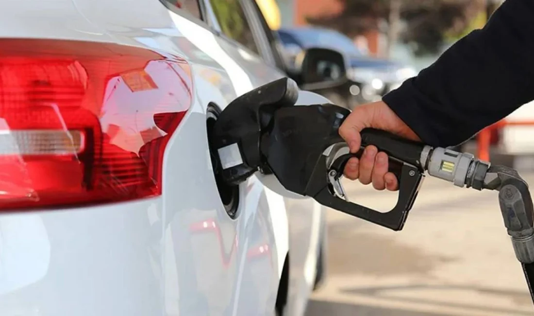 Petrol fiyatlarında yaşanan yükseliş akaryakıt fiyatlarına zam olarak yansıdı. Benzine