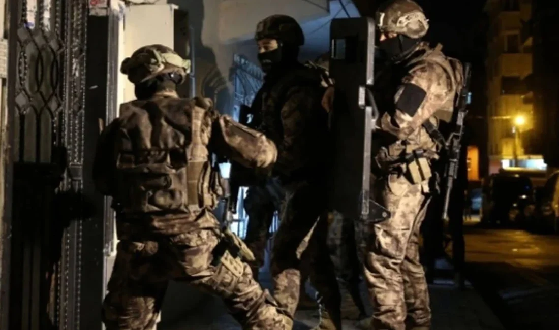 Kocaeli’de jandarma ekipleri, İzmit, Başiskele ve Gölcük’te belirlenen adreslere düzenlediği