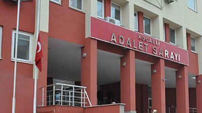 Kocaeli'nin Körfez ilçesinde iki ilkokul öğrencisi kız çocuğunu okul ve