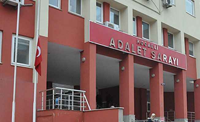 Kocaeli'nin Körfez ilçesinde iki ilkokul öğrencisi kız çocuğunu okul ve