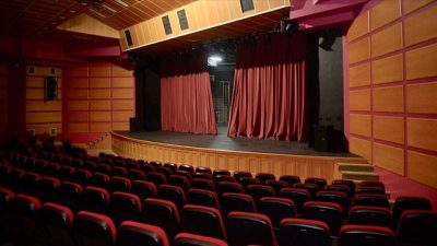 İzmit Belediyesi Sanat Akademisi Tiyatro Bölümü’nde eğitim alan 8-12 yaş