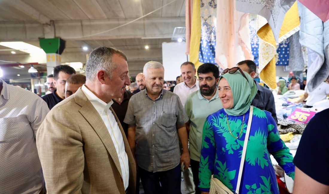 Kocaeli Büyükşehir Belediye Başkanı Tahir Büyükakın, oda başkanları ile birlikte