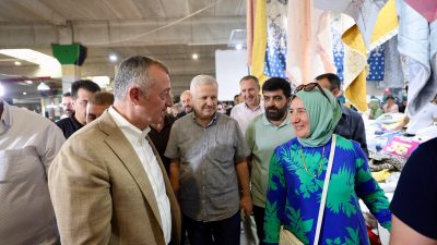 Kocaeli Büyükşehir Belediye Başkanı Tahir Büyükakın, oda başkanları ile birlikte