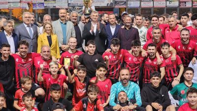 Gölcük Belediyesinin desteğiyle düzenlenen 7. Köyler Arası Futbol Turnuvası'nın finalinde