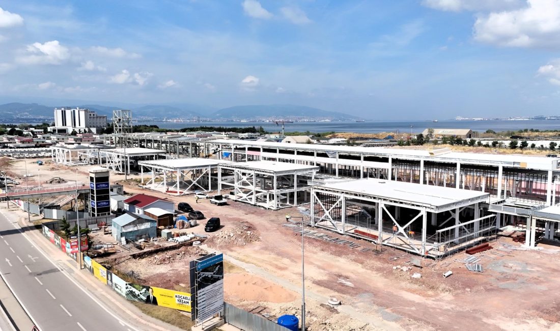 Kocaeli Büyükşehir Belediyesi’nin kente kazandırdığı vizyon projelerden Sosyal Yaşam Merkezi’nde