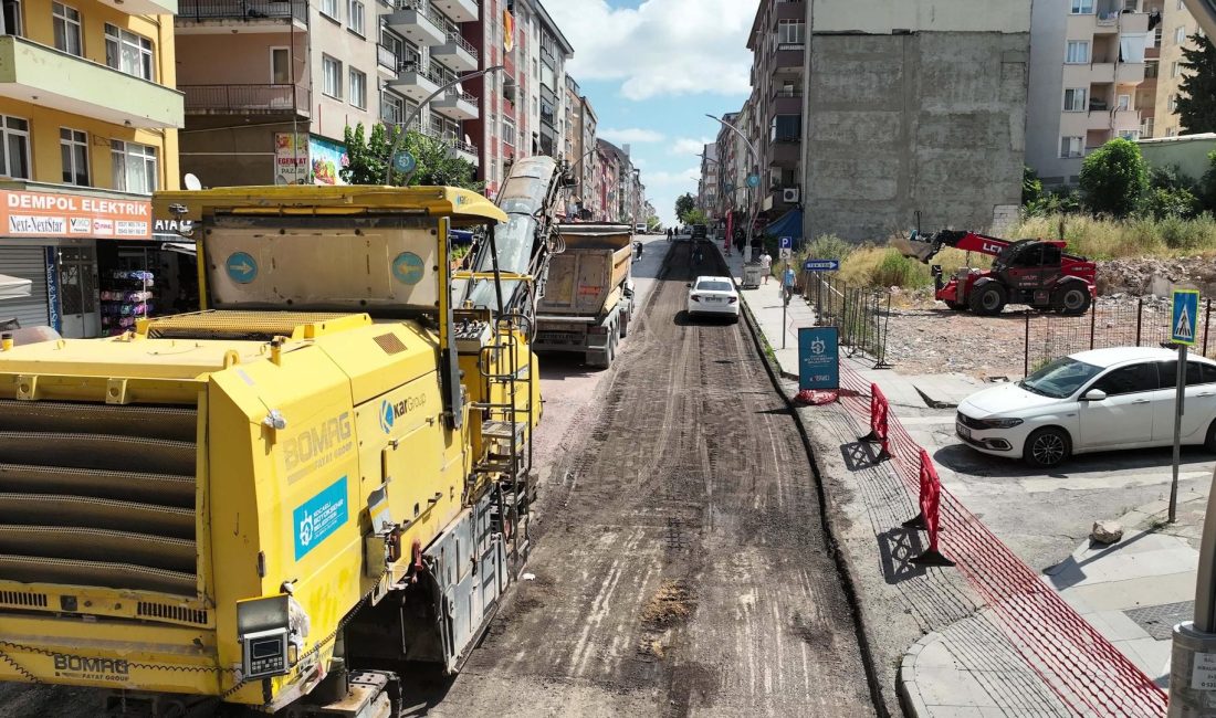 Kocaeli Büyükşehir Belediyesi, Gebze Şehit Numan Dede Caddesi’nde bozulan asfalt