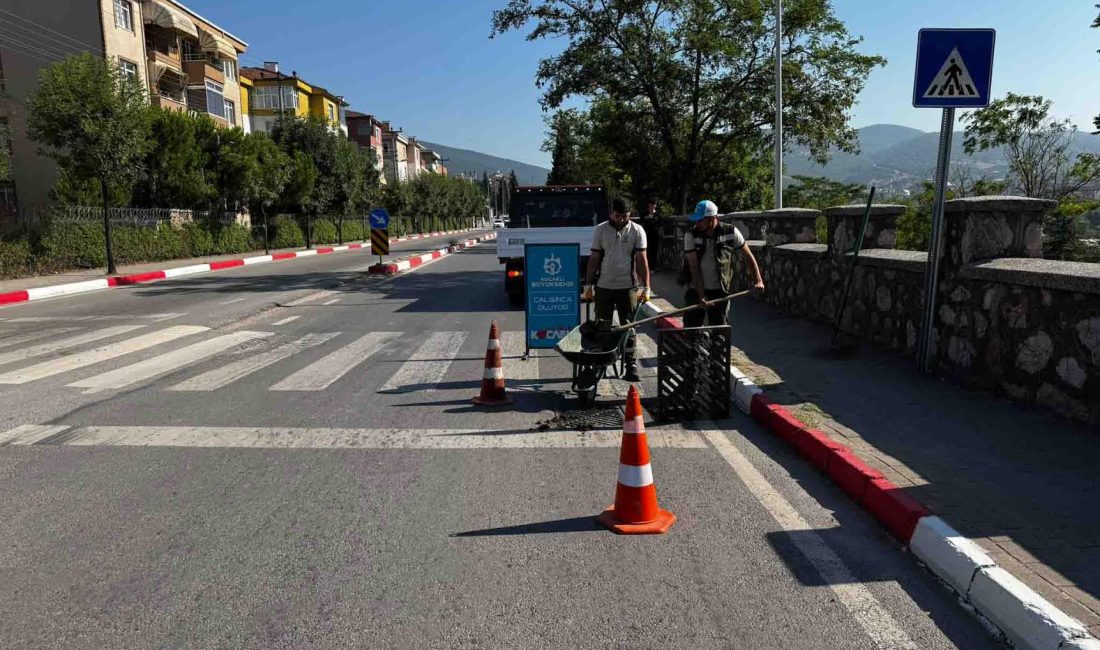 Kocaeli Valiliği’nin kuvvetli sağanak uyarısının ardından Kocaeli Büyükşehir Belediyesi, kent