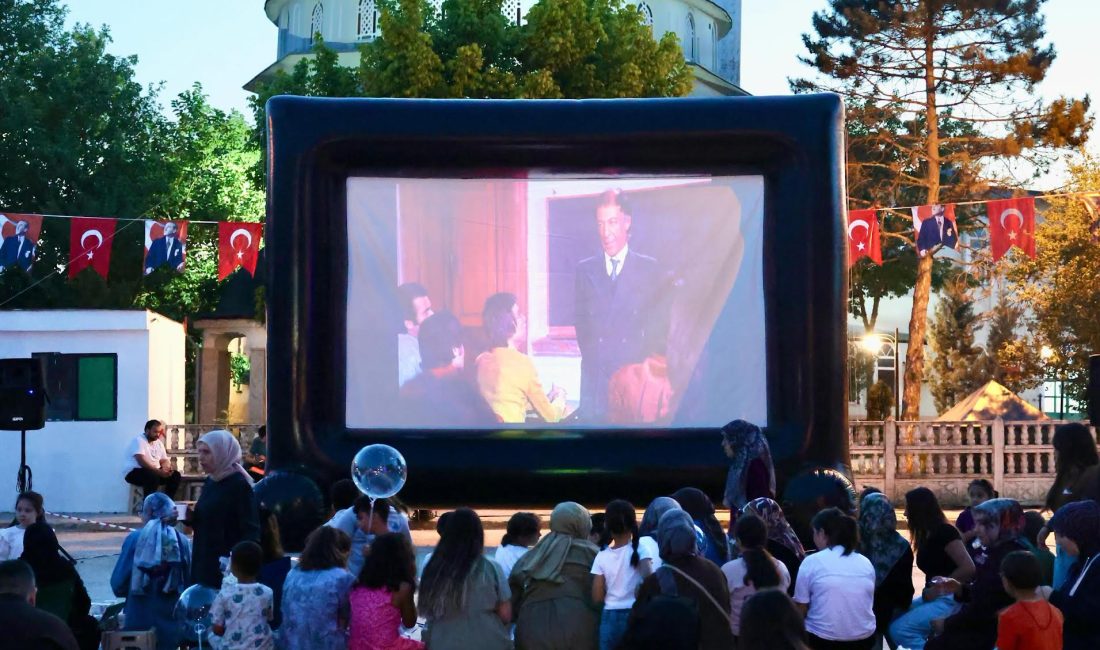 Derince Belediyesi'nin düzenlediği Yaz Sinema Günleri etkinlikleri İshakçılar’da gerçekleşen programla