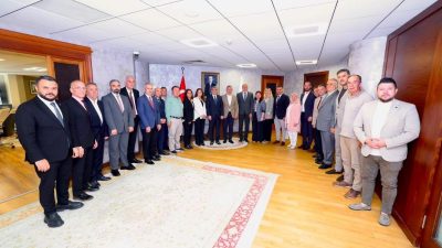 Kocaeli Büyükşehir Belediye Başkanı Tahir Büyükakın, sivil toplum kuruluşlarının temsilcilerini