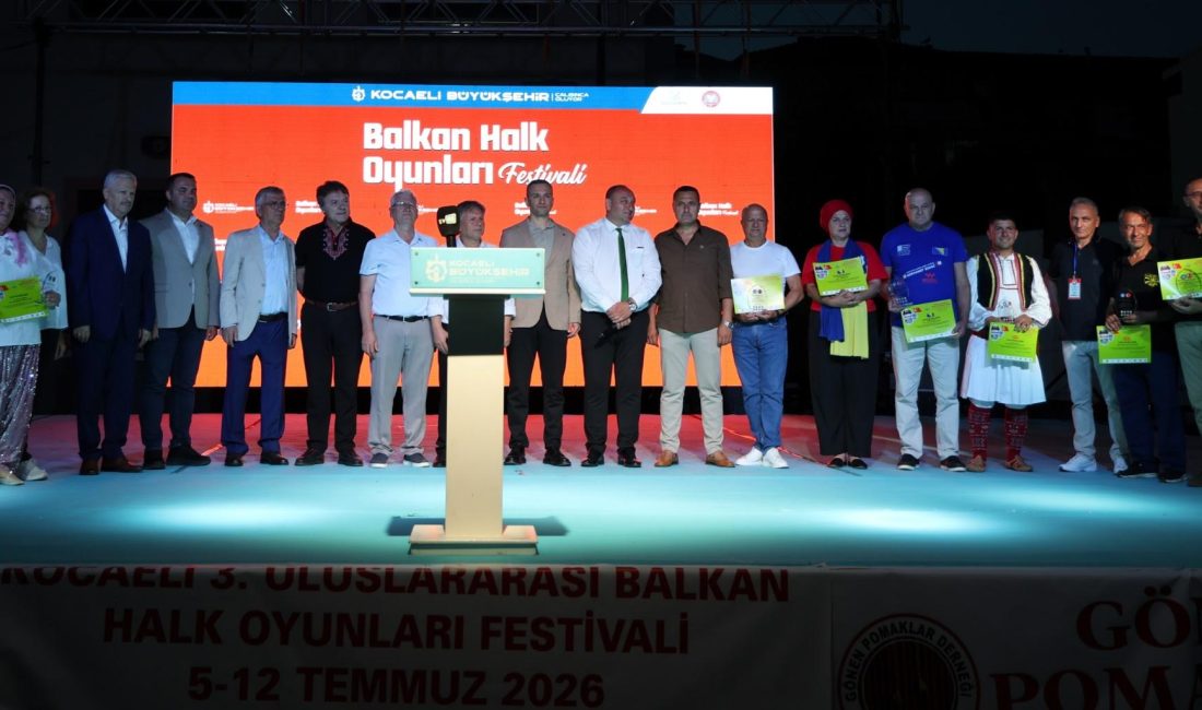Kocaeli Büyükşehir Belediyesi’nin destekleriyle düzenlenen Kocaeli Uluslararası Balkan Halk Oyunları