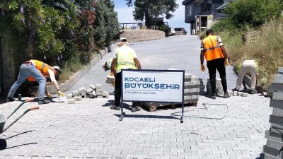 Kocaeli Büyükşehir Belediyesi, Gölcük Halıdere Mahallesi’nde yürüttüğü üstyapı çalışmalarıyla vatandaşların