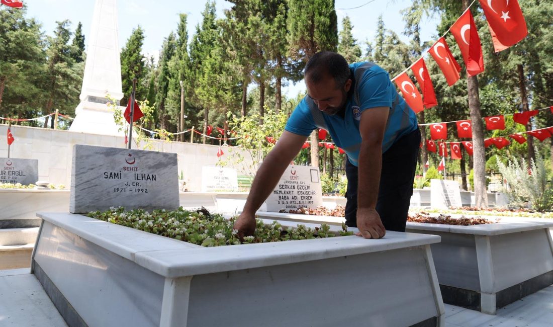 Gebze Belediyesi, ilçe genelindeki mezarlıklar ve şehitliklerde gerçekleştirdiği rutin bakım,