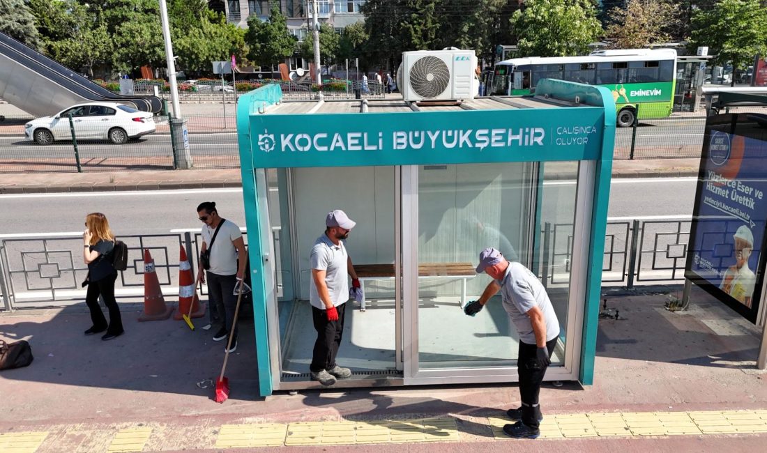 Kocaeli Büyükşehir Belediyesi, her gün binlerce vatandaşın kullandığı yolcu duraklarında