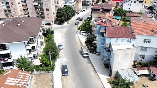Kocaeli Büyükşehir Belediyesi, Gölcük Çiftlik Mahallesi’nde altyapısı yenilenen bölgede başlattığı