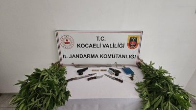 Kocaeli'nin Karamürsel ilçesinde jandarmanın düzenlediği operasyonda uyuşturucu maddeler ile ruhsatsız