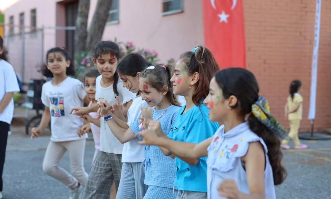 Körfez Belediyesi tarafından çocukların yaz tatilini eğlenceli ve verimli geçirmesi