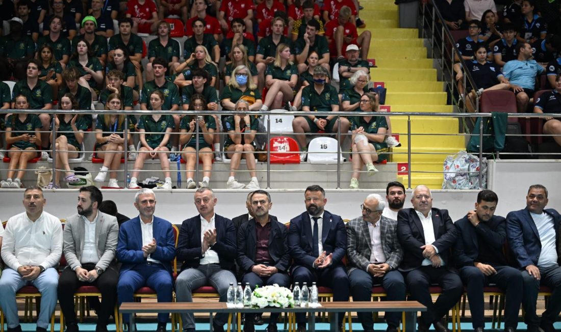 Kocaeli Büyükşehir Belediyesi’nin ev sahipliğinde düzenlenen Sualtı Hokeyi Yaş Grupları