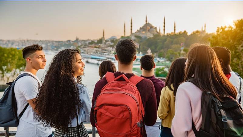 TÜİK verilerine göre Türkiye'de yaşayan 12,7 milyon genç, dünya genelinde