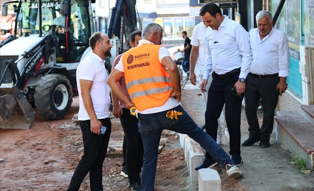 Başiskele Fatih Mahallesi Cumhuriyet Caddesi, Kocaeli Büyükşehir Belediyesi’nin çalışmalarıyla yenileniyor.