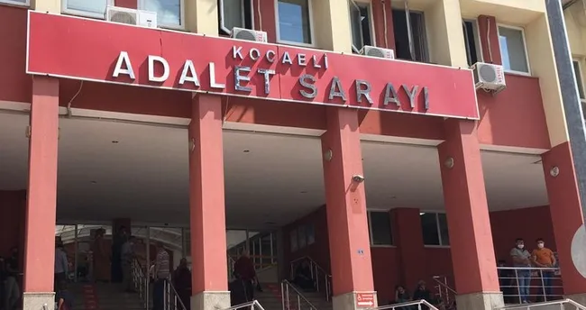 Kocaeli'nin Gölcük ilçesinde boşandığı eşini tabancayla vurarak öldürdüğü, oğlunu ise