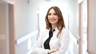 Aşırı terlemenin tıbbi adıyla hiperhidroz olarak tanımlandığına değinen Dermatoloji Uzmanı